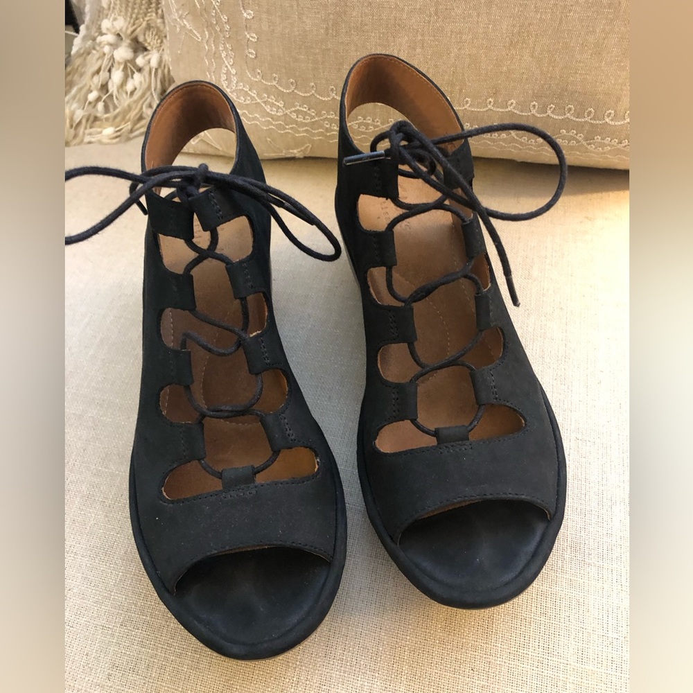 Clarks Artisan wedge sandal, black 6.5